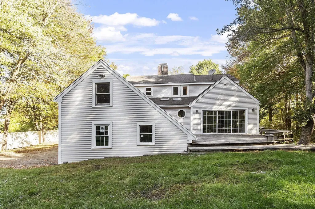 96 North Road North Hampton NH 03862