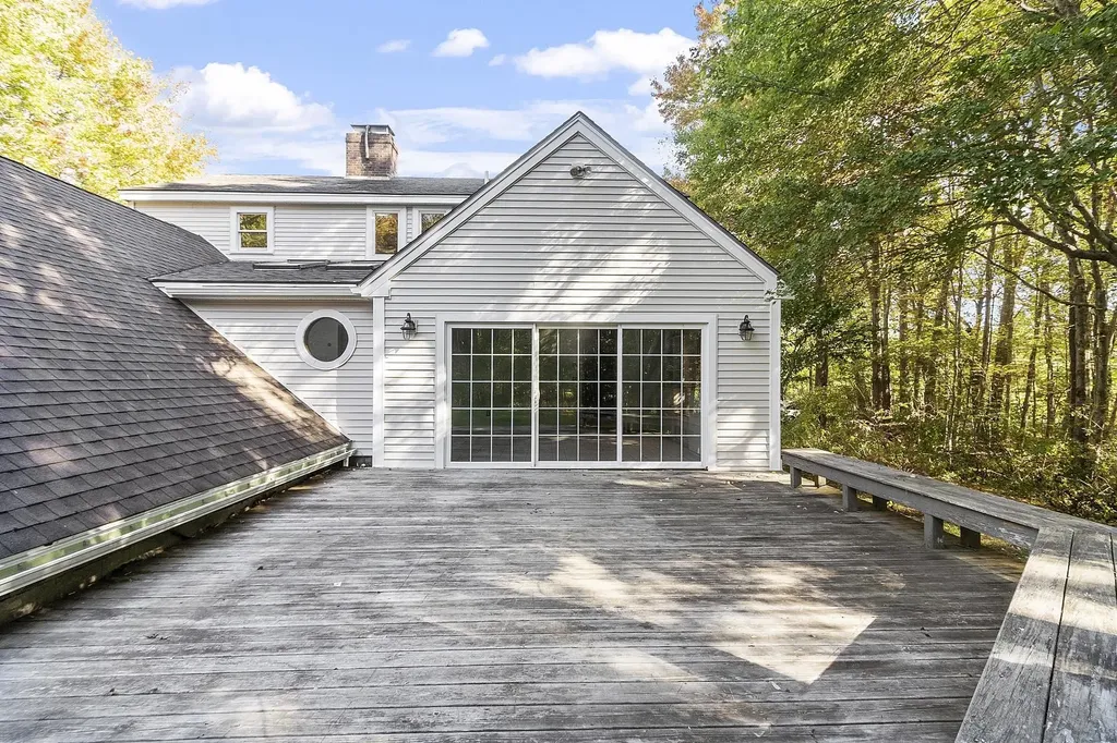 96 North Road North Hampton NH 03862