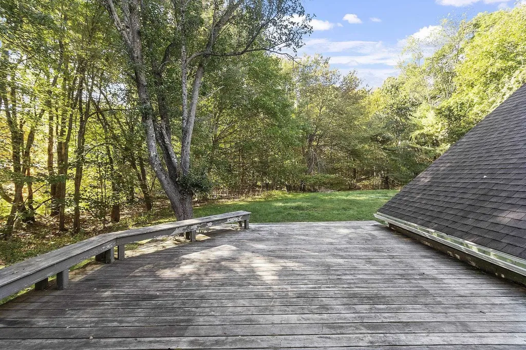 96 North Road North Hampton NH 03862