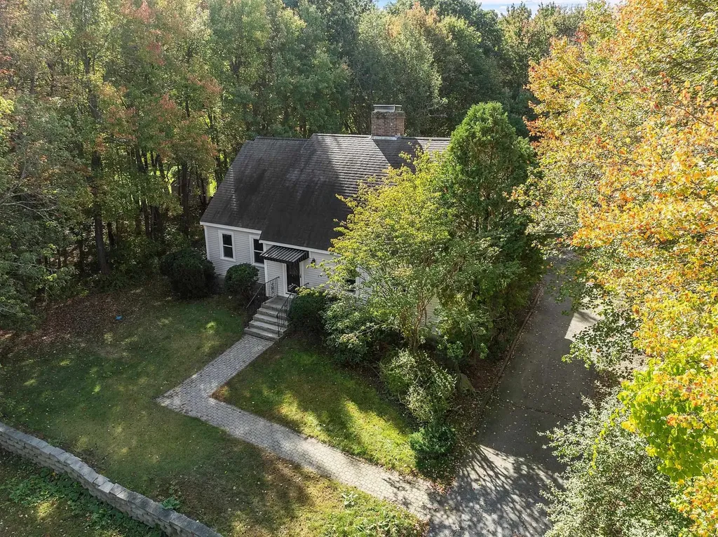 96 North Road North Hampton NH 03862