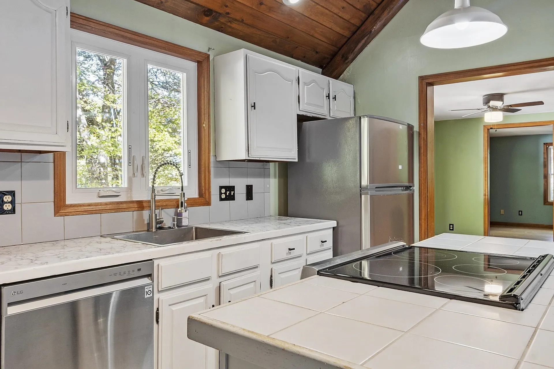 96 North Road North Hampton NH 03862