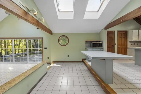 96 North Road North Hampton NH 03862