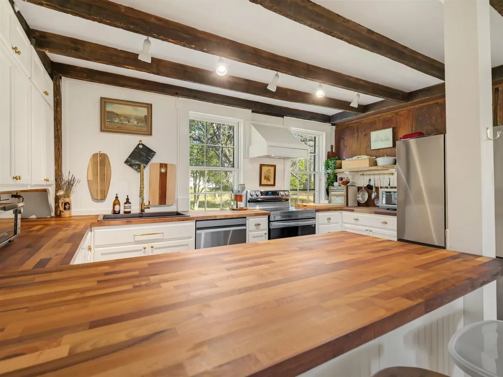 1806 Route 100 South Rochester VT 05767