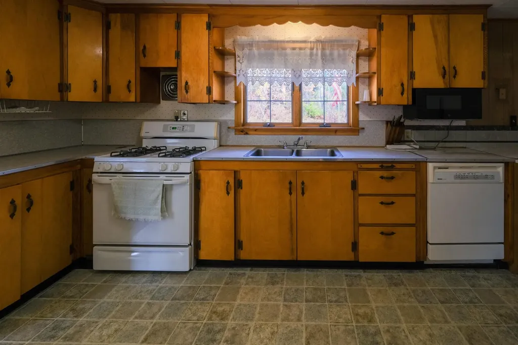 125 West Hill Road Ludlow VT 05149