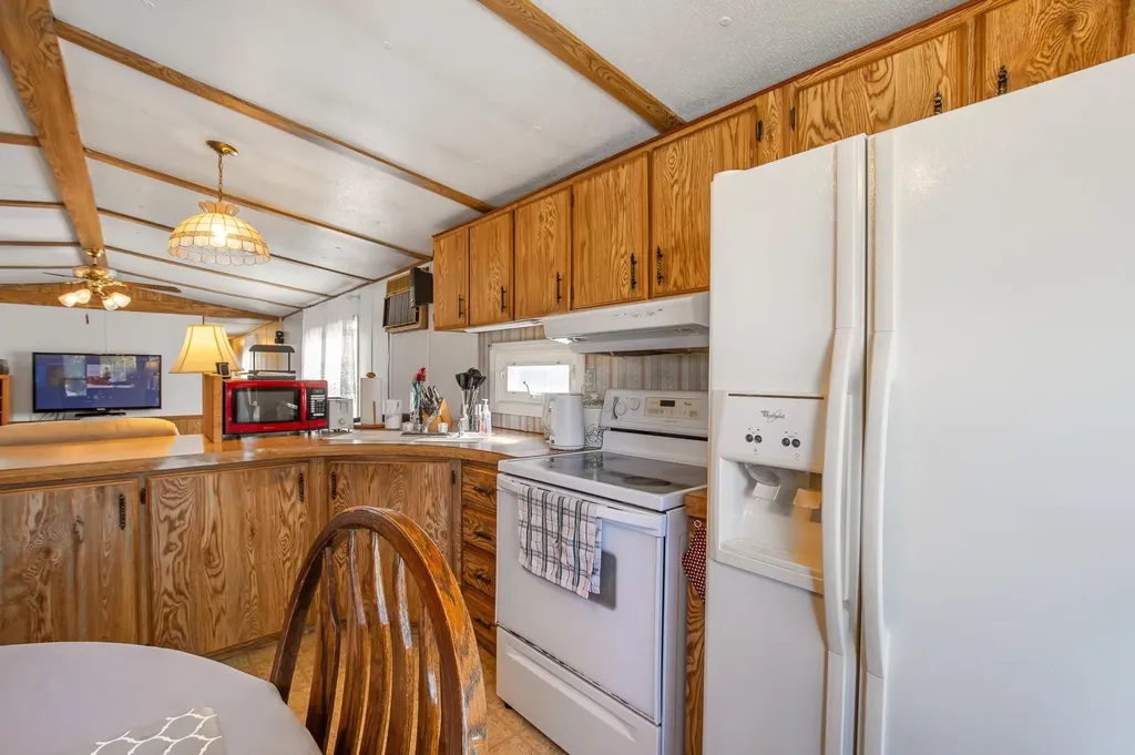 6 Pine Street Colebrook NH 03576