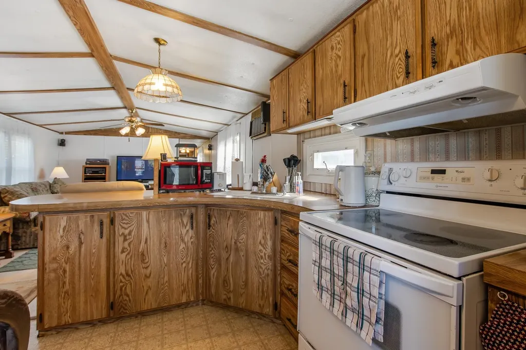6 Pine Street Colebrook NH 03576