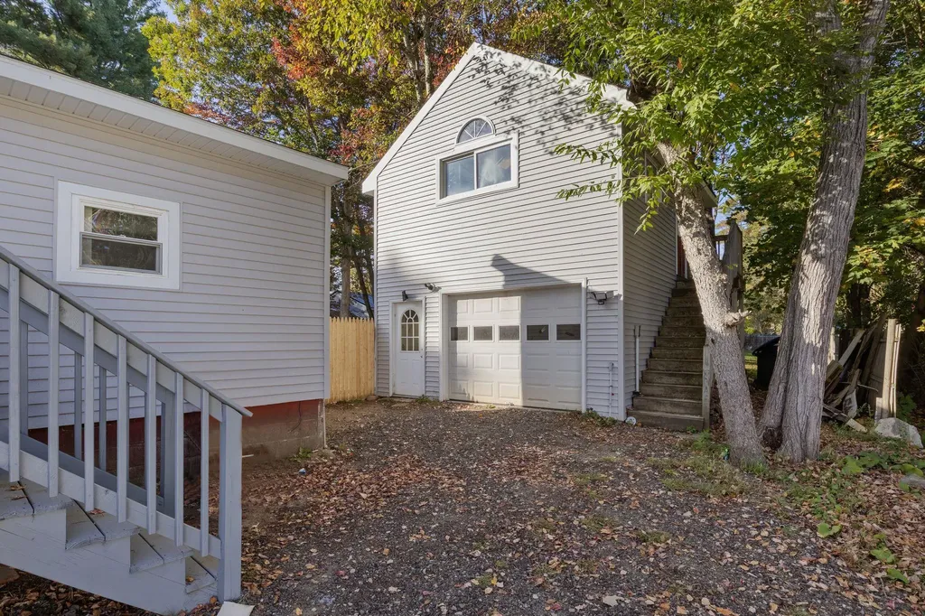 3 Margaret Avenue Raymond NH 03077