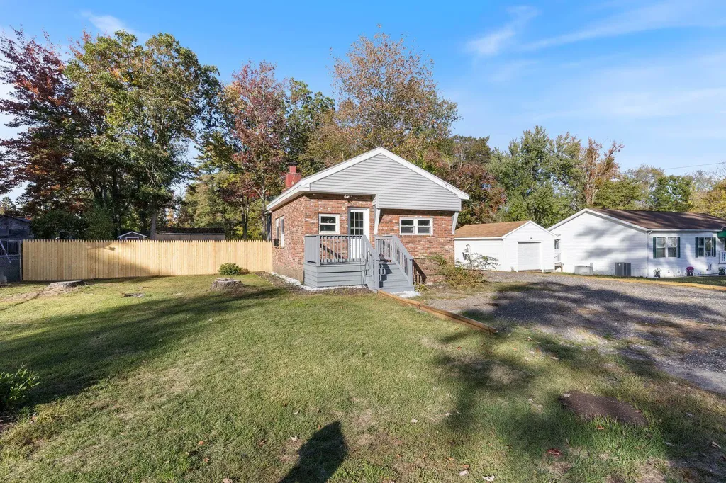 3 Margaret Avenue Raymond NH 03077