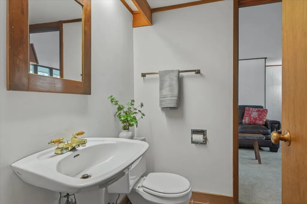 35 Birch Road Londonderry VT 05155