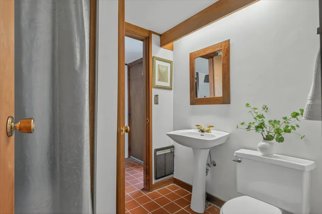 35 Birch Road Londonderry VT 05155