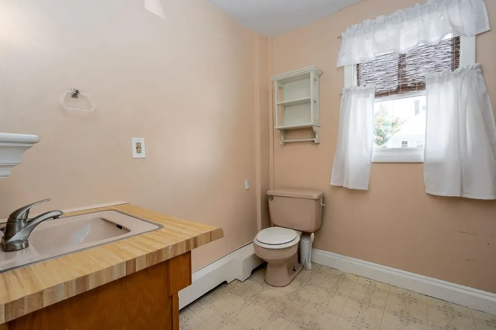 11 N Adams Street Manchester NH 03104