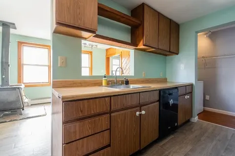 11 N Adams Street Manchester NH 03104