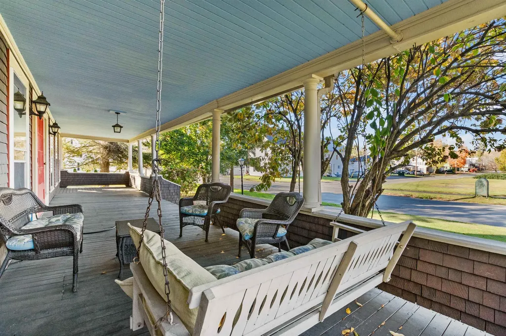 30 Pleasant Street Colebrook NH 03576