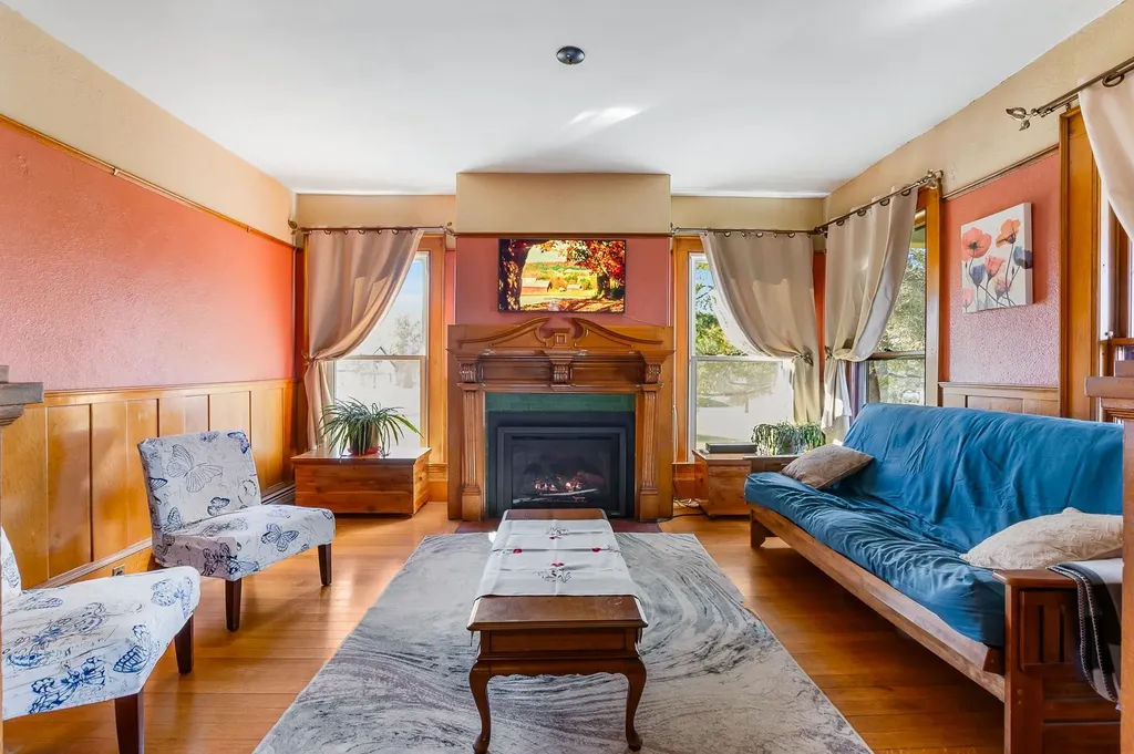 30 Pleasant Street Colebrook NH 03576