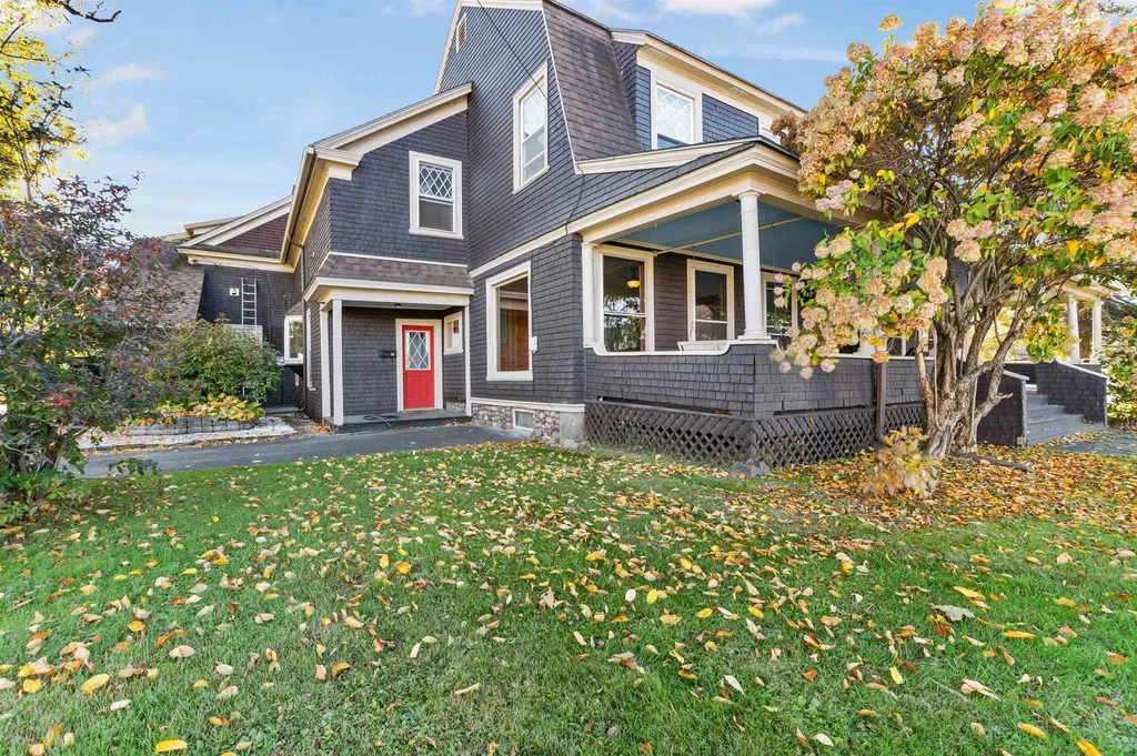 30 Pleasant Street Colebrook NH 03576