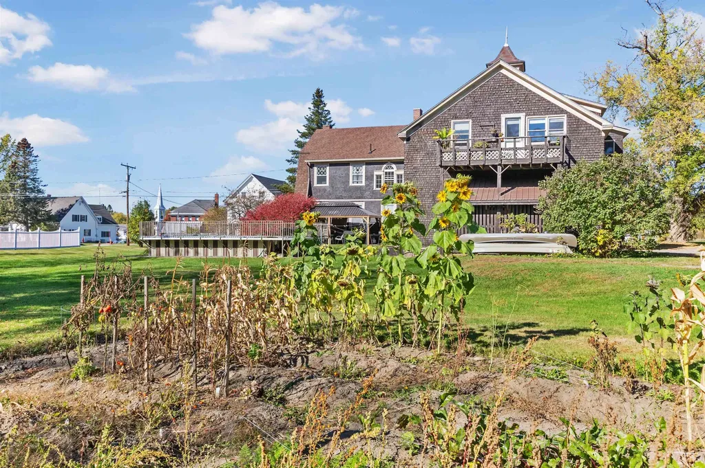 30 Pleasant Street Colebrook NH 03576