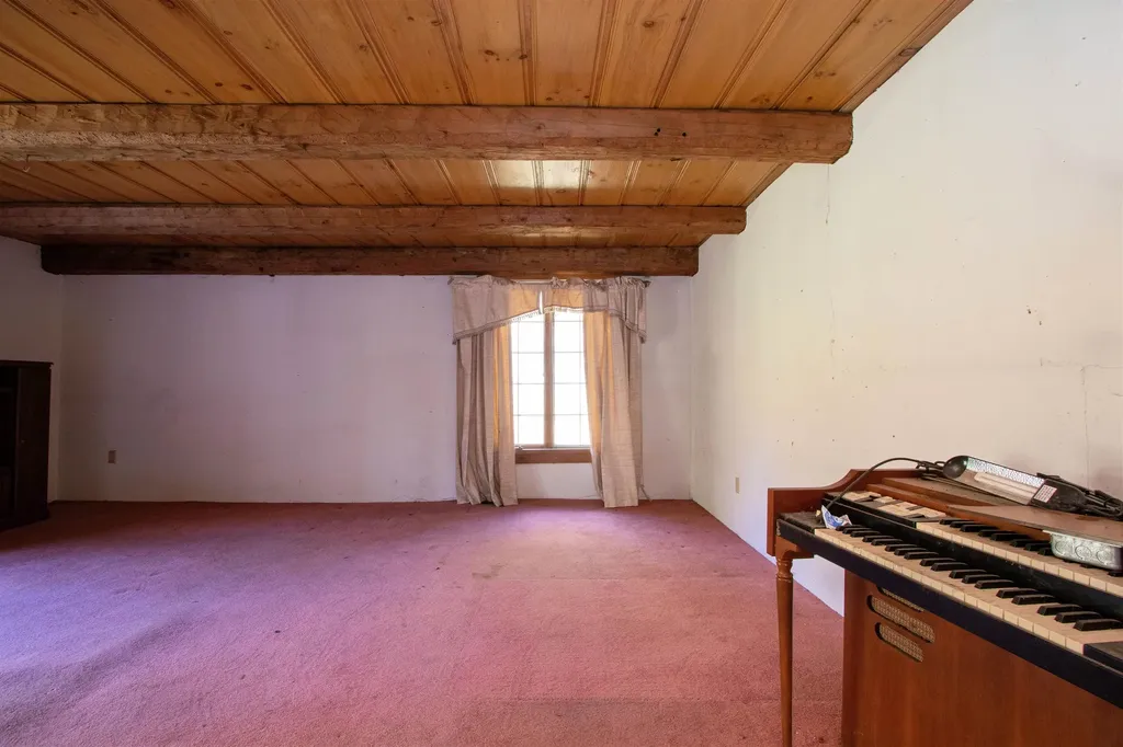 91 Venheim Road Lunenburg VT 05906