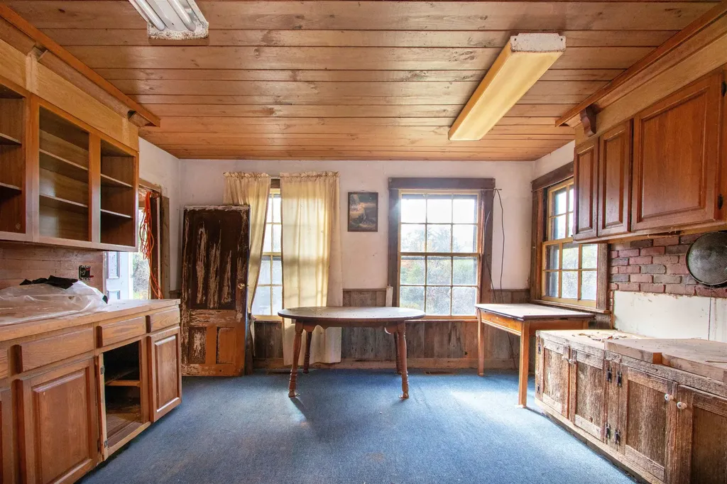 91 Venheim Road Lunenburg VT 05906