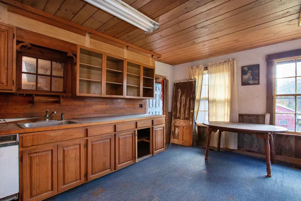 91 Venheim Road Lunenburg VT 05906