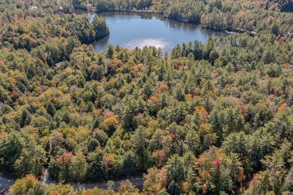 Quiet Cove Way Wilmot NH 03287