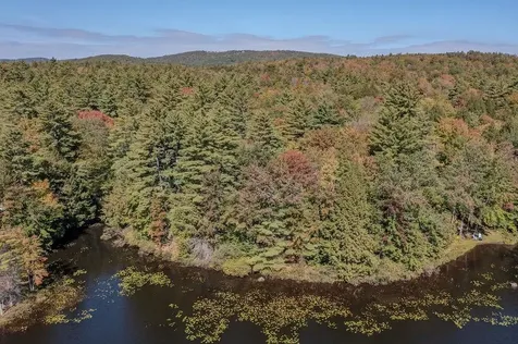 Quiet Cove Way Wilmot NH 03287