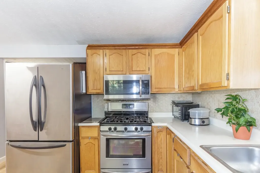 395 Brent Street Manchester NH 03103