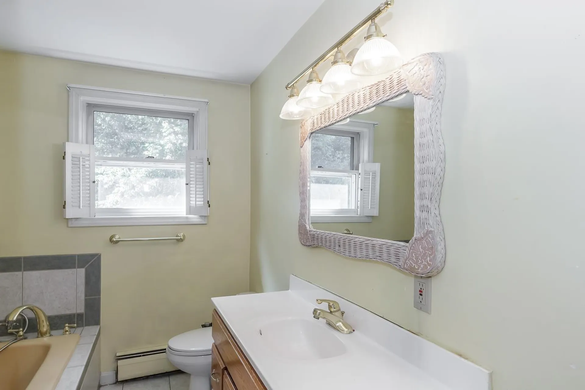 395 Brent Street Manchester NH 03103