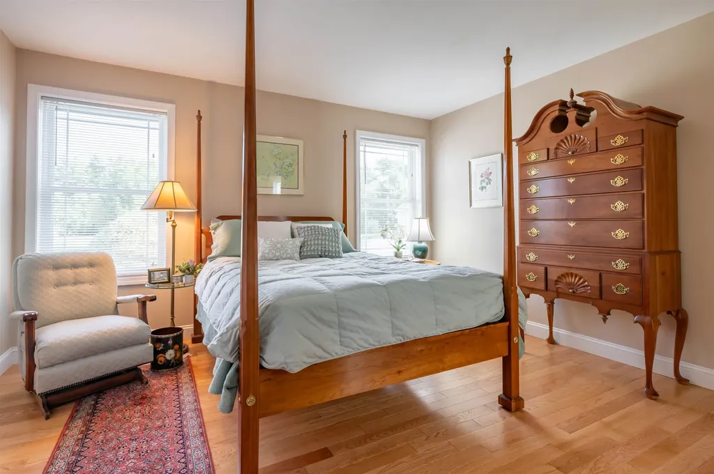 8 Pilgrim Circle Nashua NH 03063