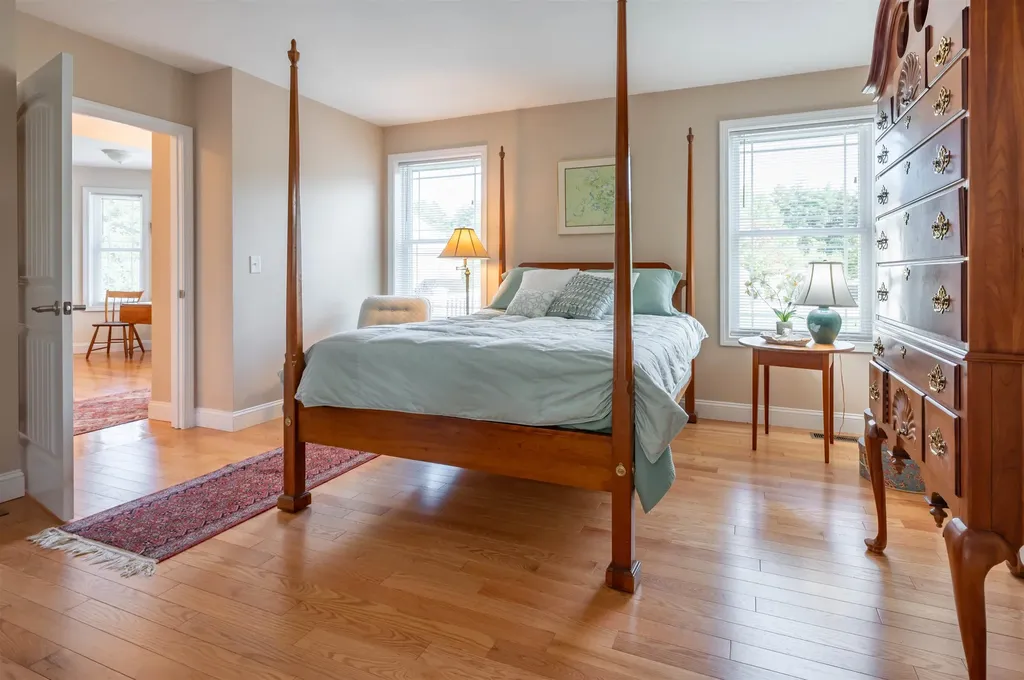 8 Pilgrim Circle Nashua NH 03063