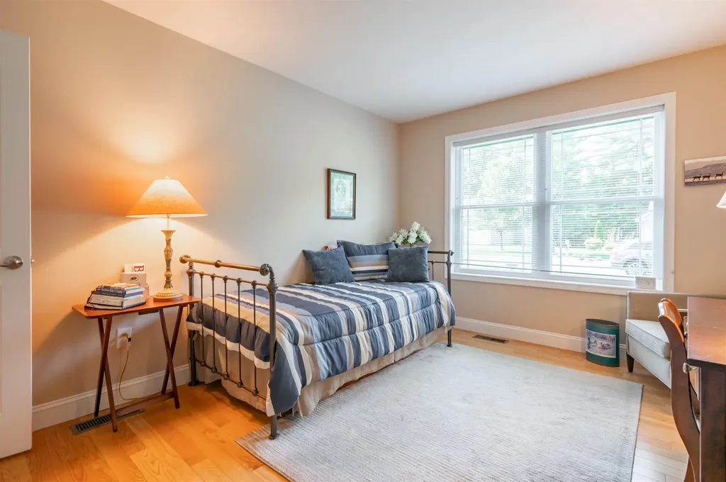 8 Pilgrim Circle Nashua NH 03063
