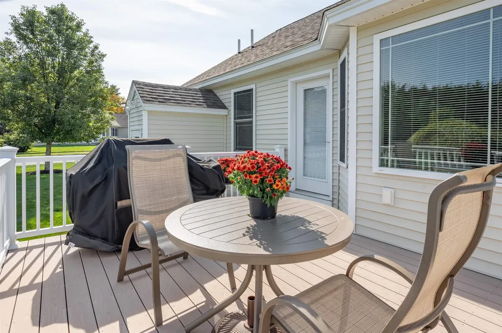 8 Pilgrim Circle Nashua NH 03063