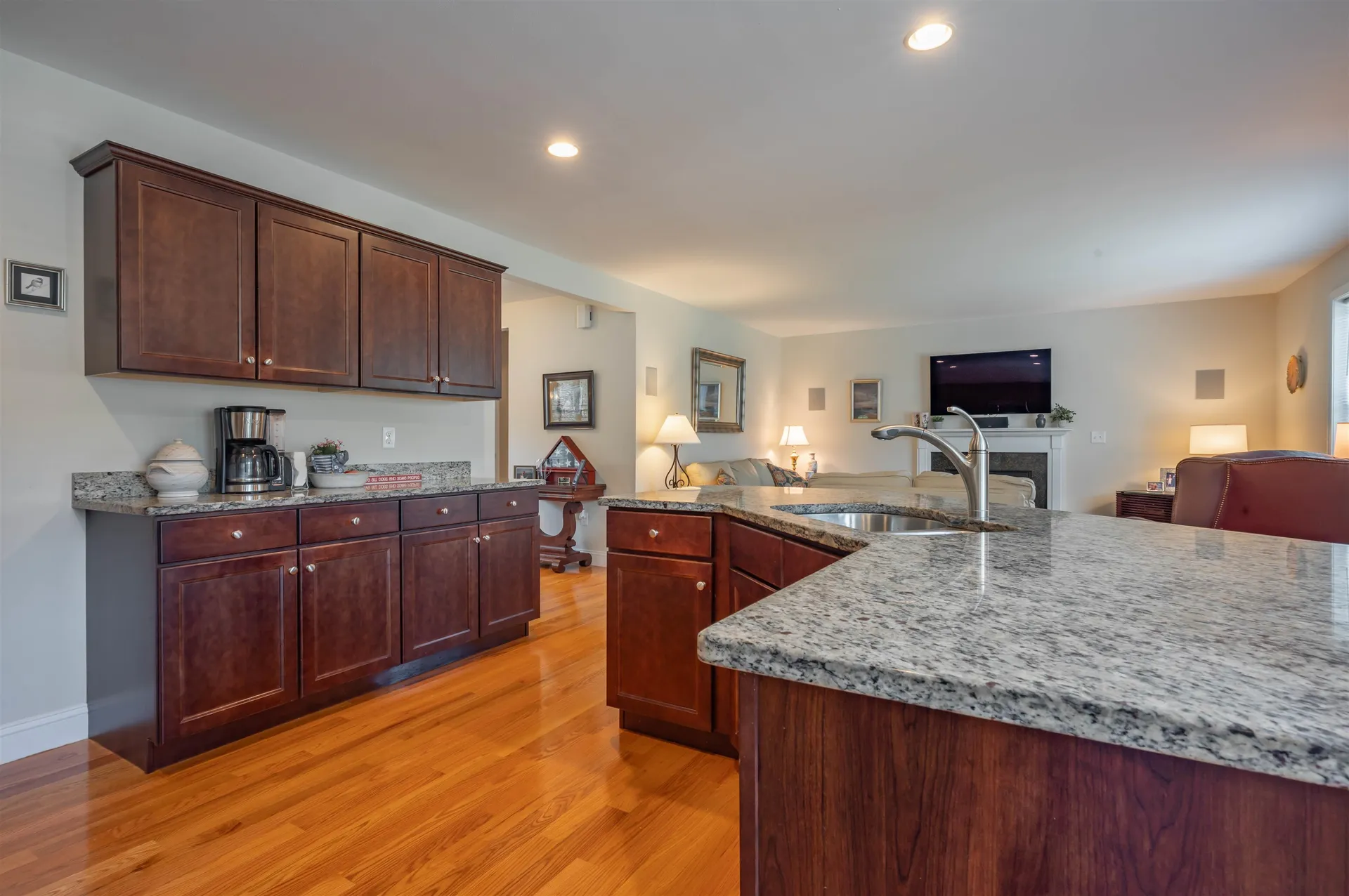 8 Pilgrim Circle Nashua NH 03063
