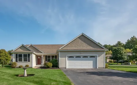 8 Pilgrim Circle Nashua NH 03063