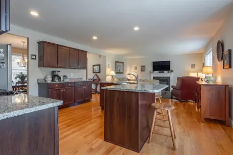 8 Pilgrim Circle Nashua NH 03063