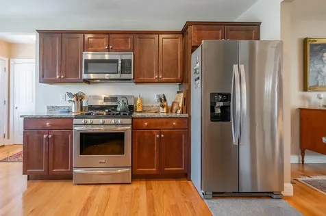 8 Pilgrim Circle Nashua NH 03063