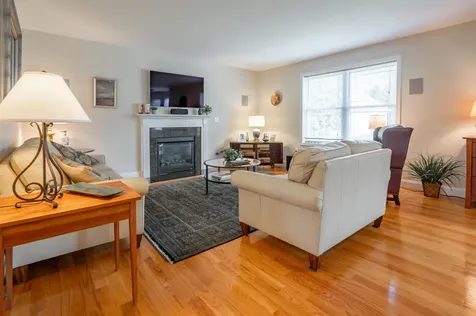 8 Pilgrim Circle Nashua NH 03063