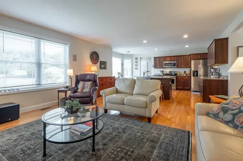 8 Pilgrim Circle Nashua NH 03063