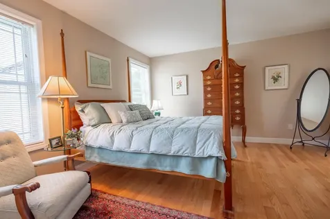 8 Pilgrim Circle Nashua NH 03063