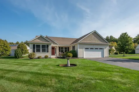 8 Pilgrim Circle Nashua NH 03063