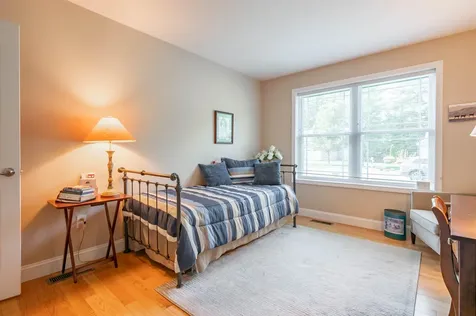 8 Pilgrim Circle Nashua NH 03063