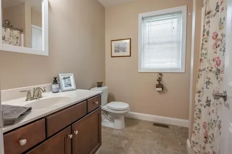 8 Pilgrim Circle Nashua NH 03063