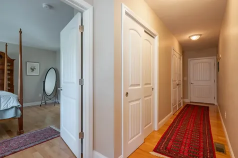 8 Pilgrim Circle Nashua NH 03063