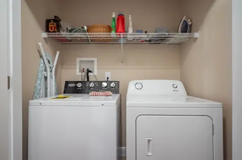 8 Pilgrim Circle Nashua NH 03063