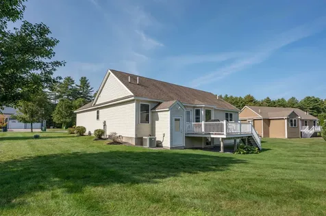 8 Pilgrim Circle Nashua NH 03063