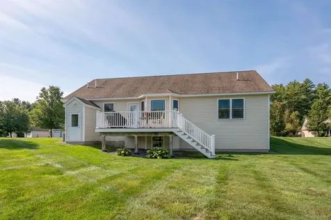 8 Pilgrim Circle Nashua NH 03063