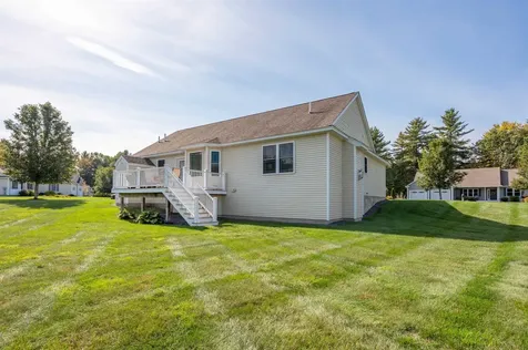 8 Pilgrim Circle Nashua NH 03063