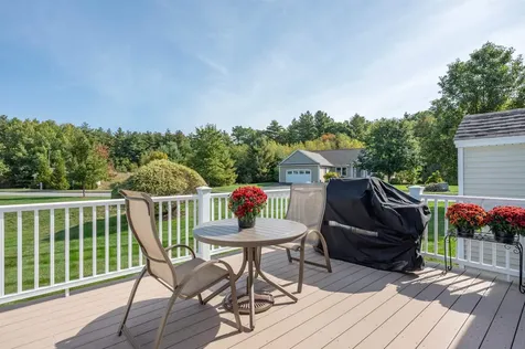 8 Pilgrim Circle Nashua NH 03063