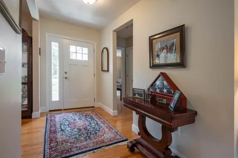 8 Pilgrim Circle Nashua NH 03063