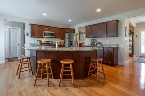 8 Pilgrim Circle Nashua NH 03063