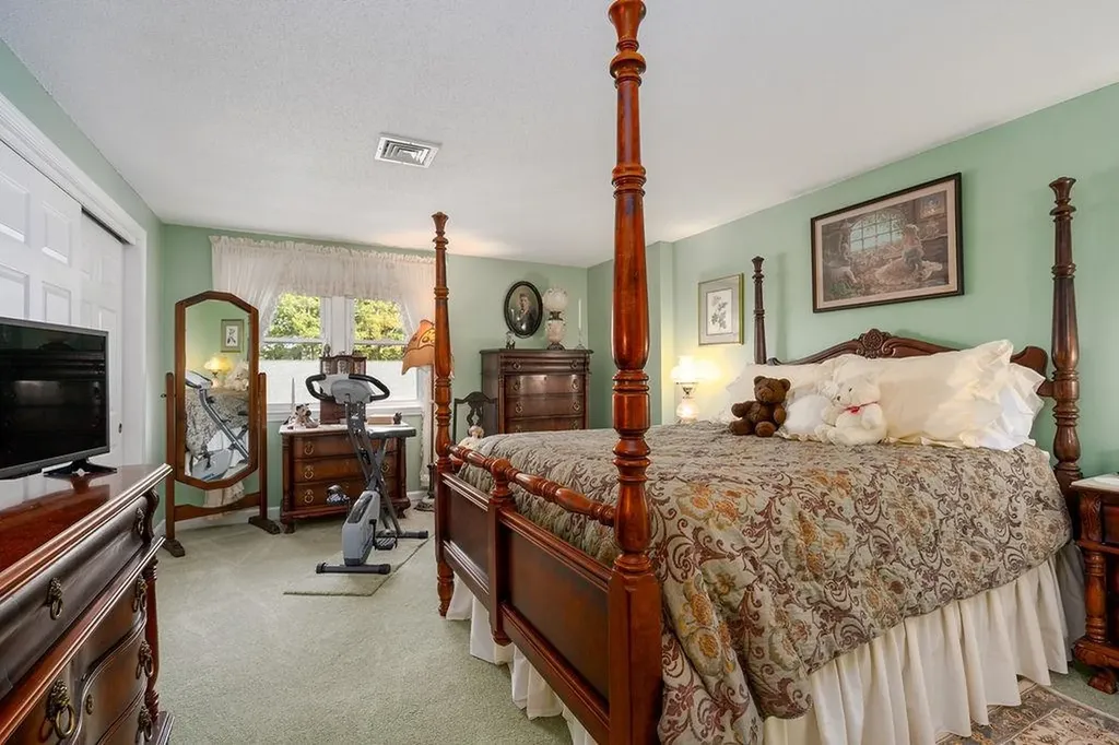 73 Bluestone Drive Nashua NH 03060